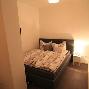 Zimmer mit Kingsize-Bett