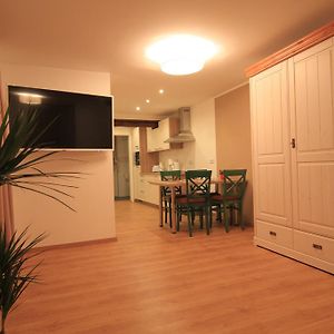Zimmer mit Kingsize-Bett